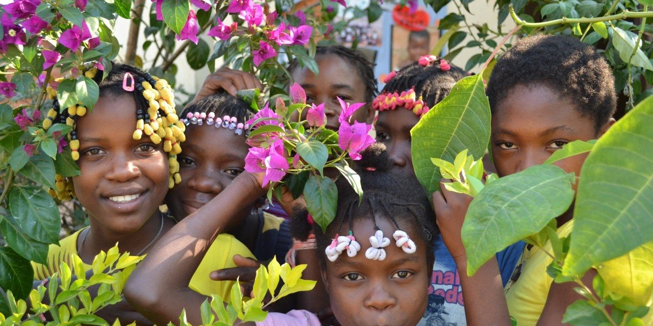 Image: Girls of Calulo