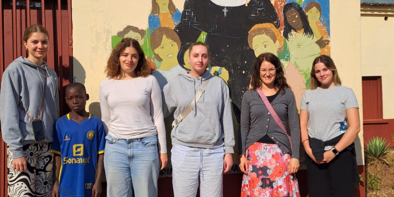 Image: Image for the entry: Voluntary work in Calulo and Menongue