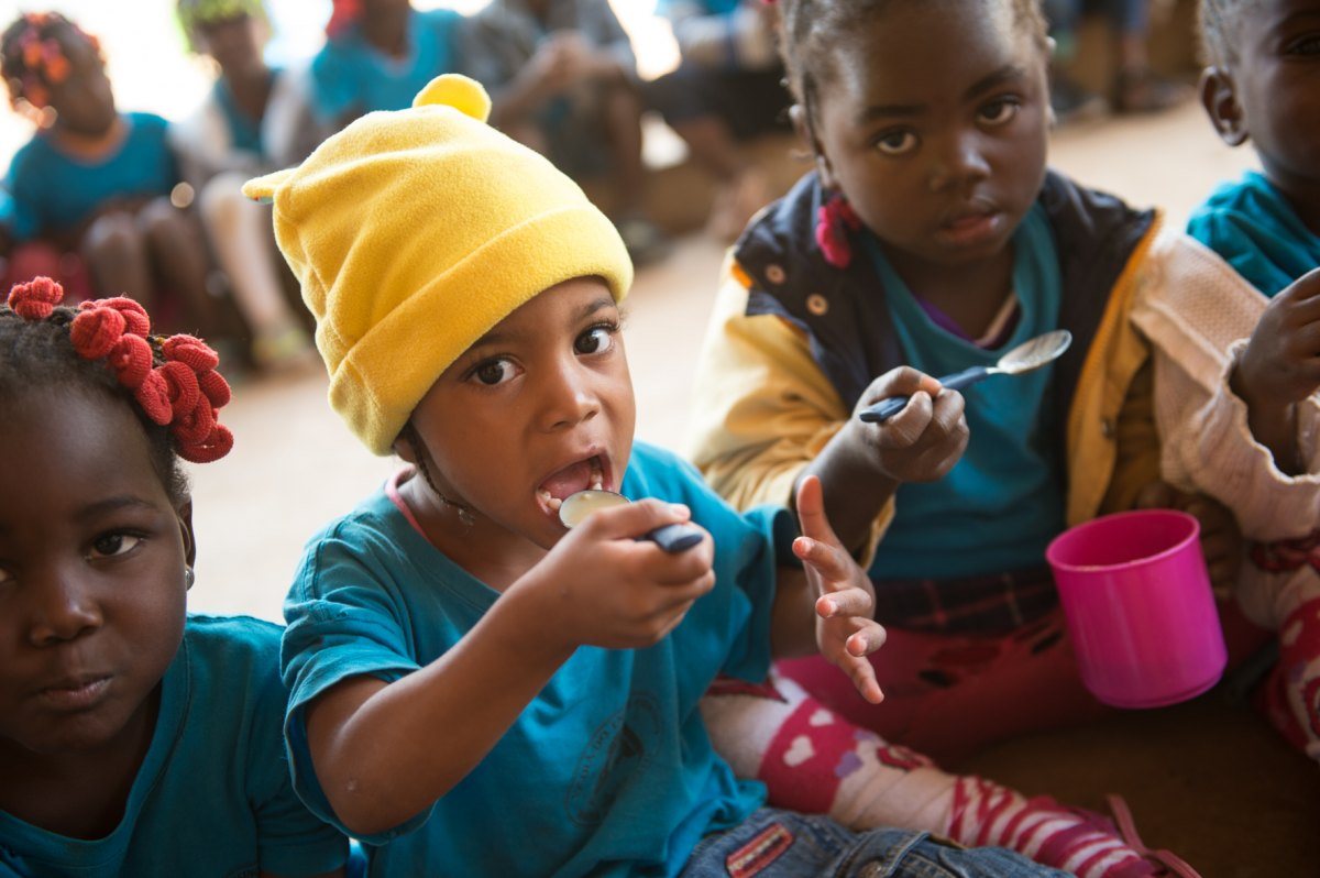 Image: Image for the entry: #GivingTuesdayNow: Warm meal for children in Angola