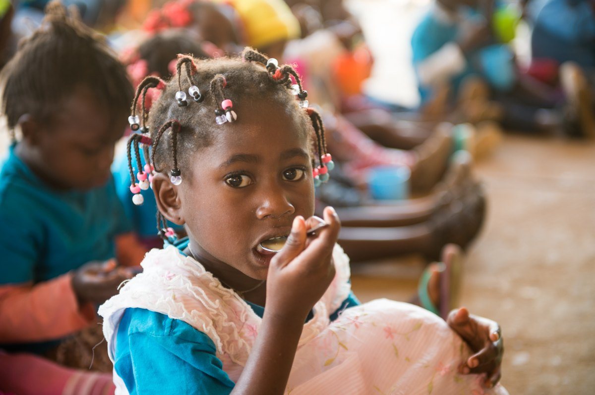 Image: Image for the entry: #GivingTuesdayNow: Warm meal for children in Angola