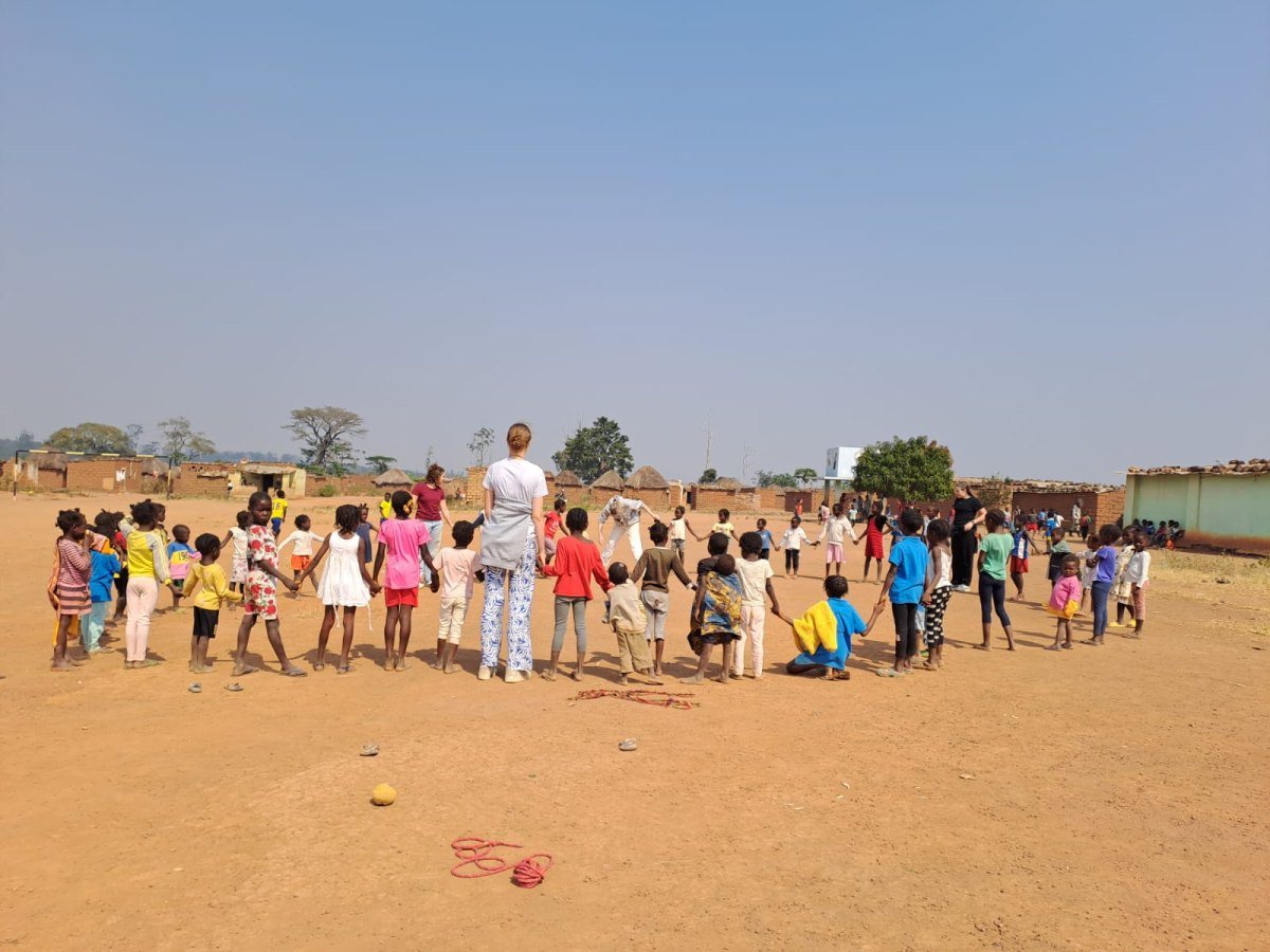 Image: Image for the entry: Voluntary work in Calulo and Menongue