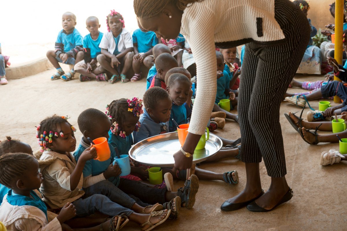 Image: Image for the entry: Warm lunch for children