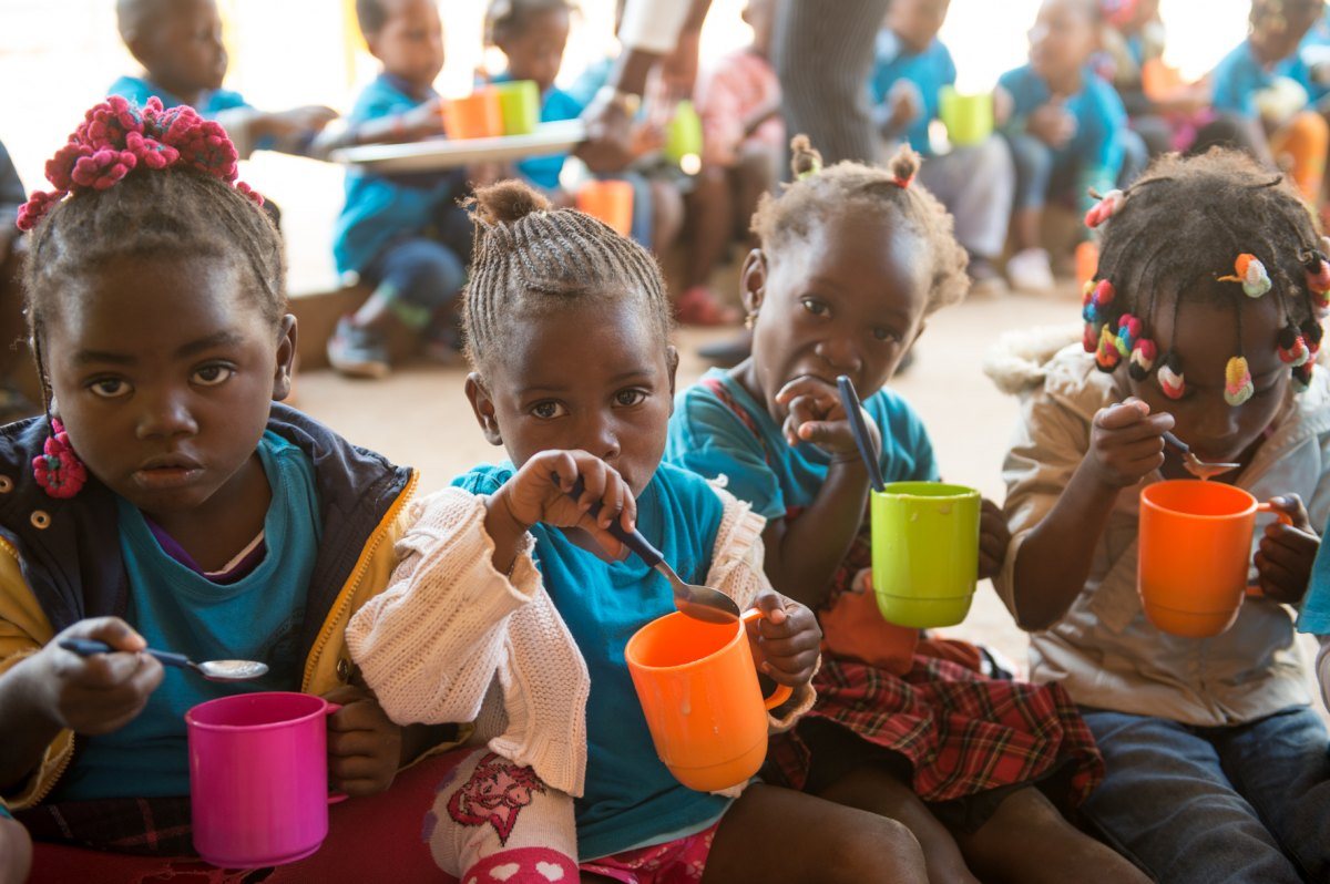 Image: Image for the entry: Warm lunch for children